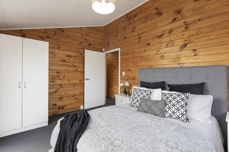 Photo of property in 2/44 Hayman Place, Beach Haven, Auckland, 0626