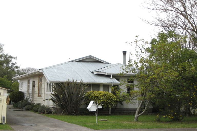 Photo of property in 220 Lascelles Street, Saint Leonards, Hastings, 4120