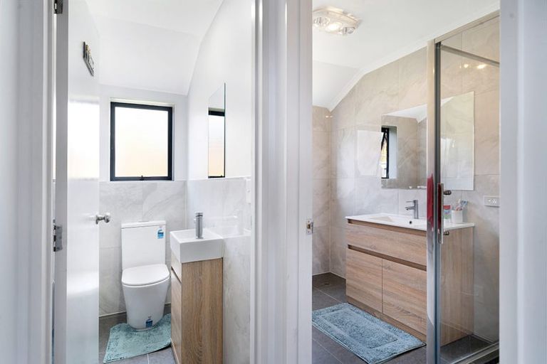 Photo of property in 18 Plumstead Rise, Glen Eden, Auckland, 0602