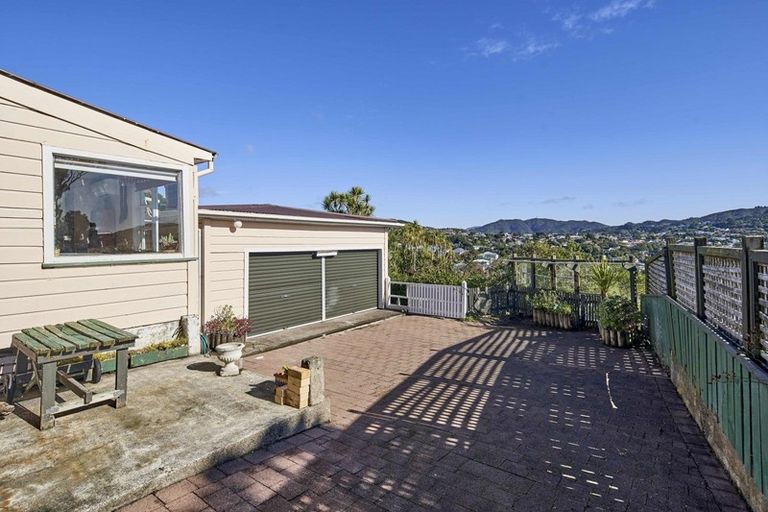Photo of property in 30 Harbour View Road, Northland, Wellington, 6012