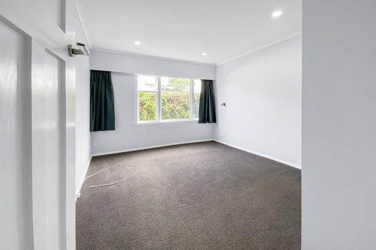 Photo of property in 5 Tarawera Road, Johnsonville, Wellington, 6037