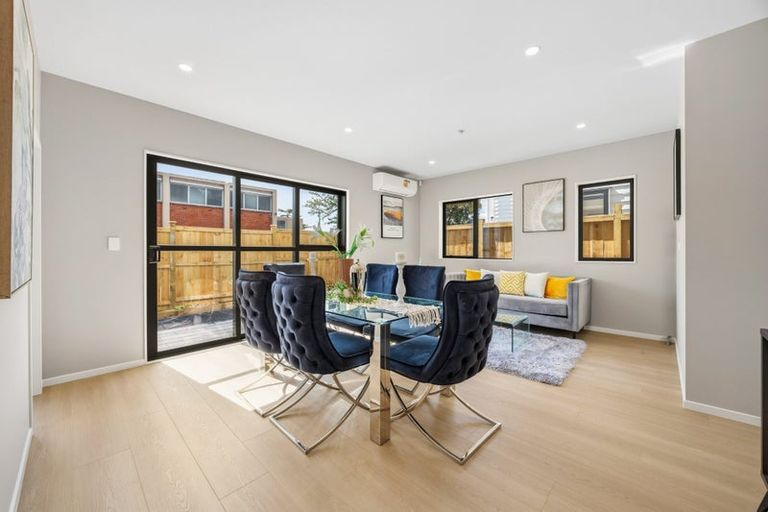 Photo of property in 60c Hutchinsons Road, Bucklands Beach, Auckland, 2014