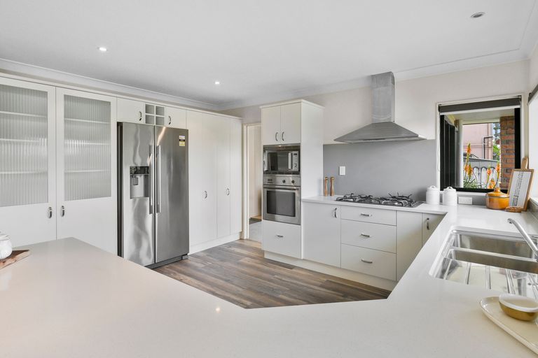 Photo of property in 16 Crannich Place, Wattle Downs, Auckland, 2103