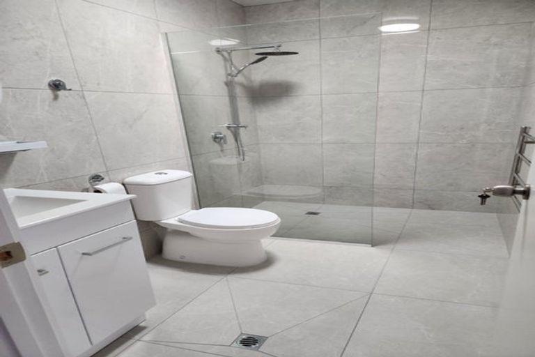 Photo of property in 46 Spinnaker Drive, Te Atatu Peninsula, Auckland, 0610