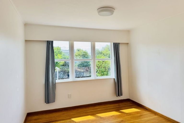 Photo of property in 81 Ennis Avenue, Pakuranga Heights, Auckland, 2010