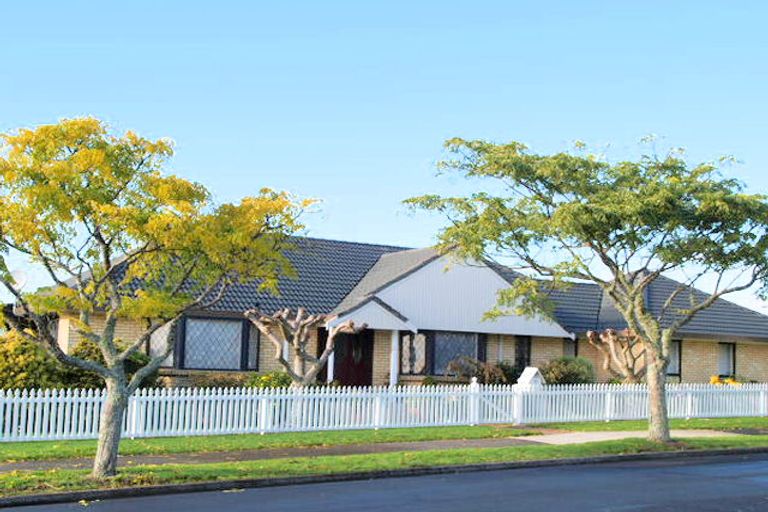 Photo of property in 1 Stevenson Way, Cockle Bay, Auckland, 2014