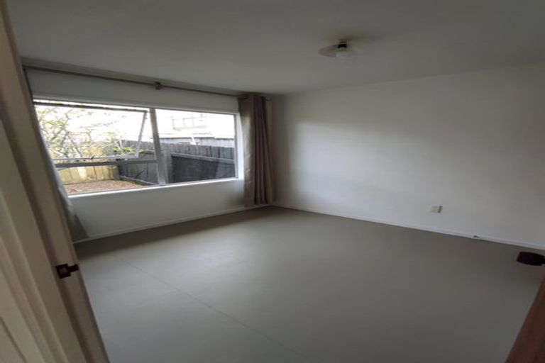 Photo of property in 2/6 Benygloe Place, Highland Park, Auckland, 2010