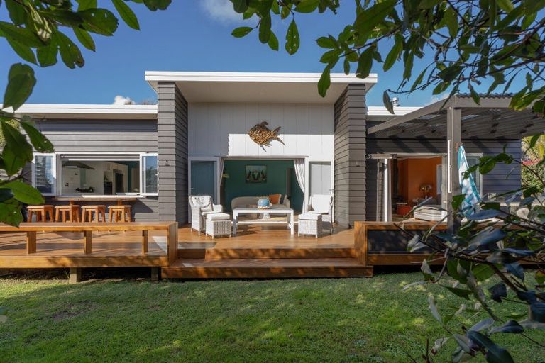 Photo of property in 56 Hahei Beach Road, Hahei, Whitianga, 3591