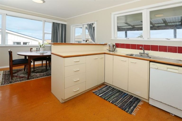 Photo of property in 72 Waimumu Road, Massey, Auckland, 0614