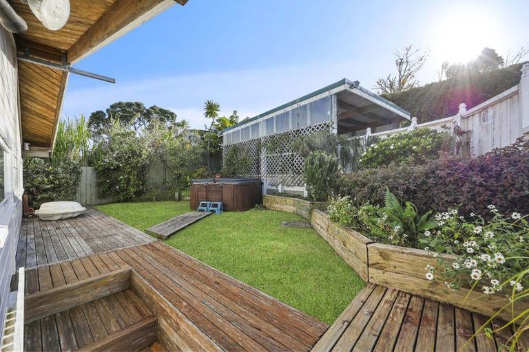 Photo of property in 13 Colmar Road, Mellons Bay, Auckland, 2014