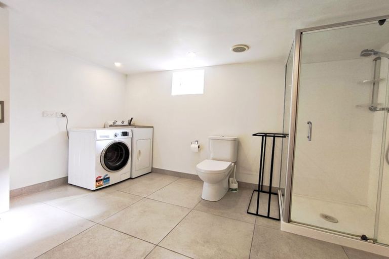 Photo of property in 20 Pupuke Road, Hillcrest, Auckland, 0627