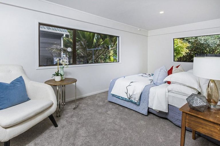Photo of property in 1/24 Sandown Road, Rothesay Bay, Auckland, 0630