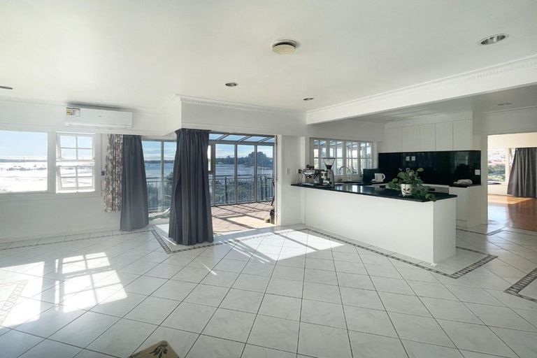 Photo of property in 30 Tamaki Bay Drive, Pakuranga, Auckland, 2010