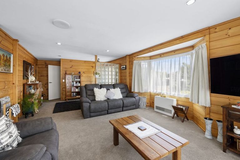 Photo of property in 12 Frank Frethey Place, Highlands Park, New Plymouth, 4312