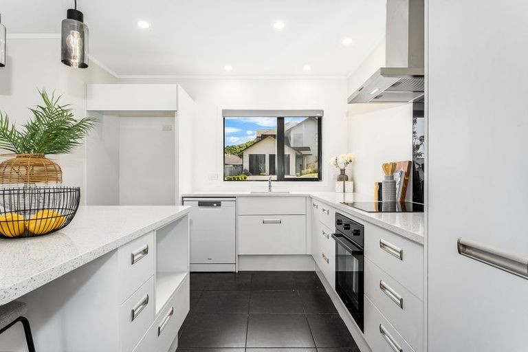 Photo of property in 9 Paparoa Crescent, Aotea, Porirua, 5024