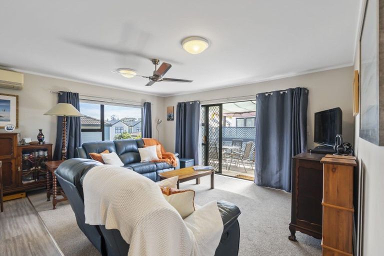 Photo of property in 2/25 Abercrombie Street, Howick, Auckland, 2014