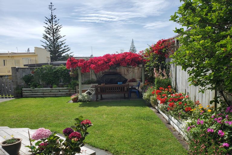 Photo of property in 10 Wallnutt Avenue, Waihi Beach, 3611