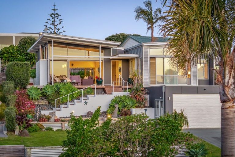 Photo of property in 16 North West Anchorage, Omaha, 0986