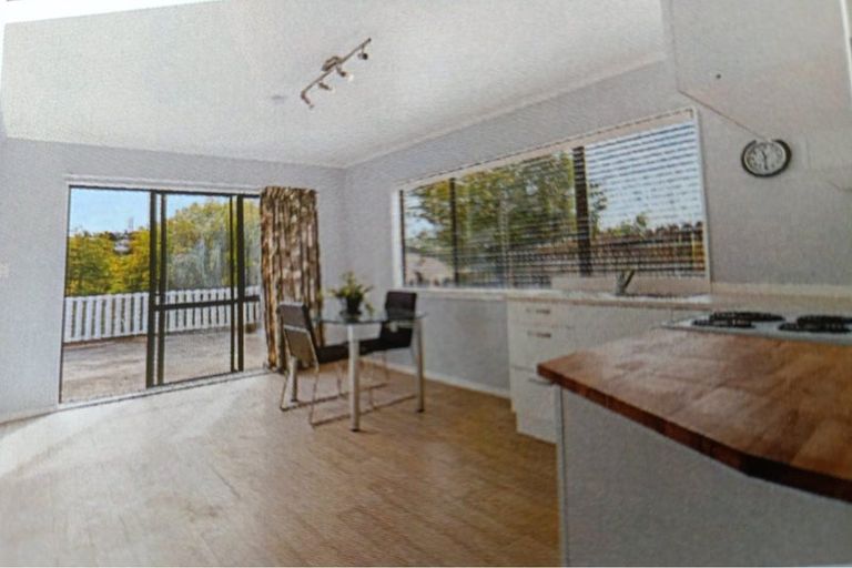 Photo of property in 64 Trias Road, Totara Vale, Auckland, 0629