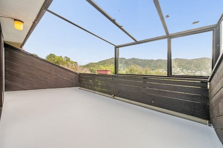 Photo of property in 16a Parklands Drive, Karori, Wellington, 6012