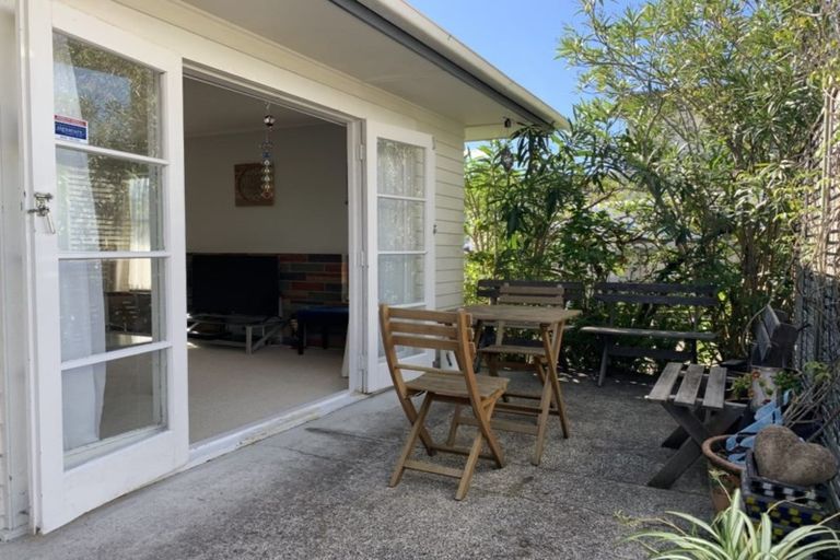 Photo of property in 71 Barrys Road, Glendene, Auckland, 0602