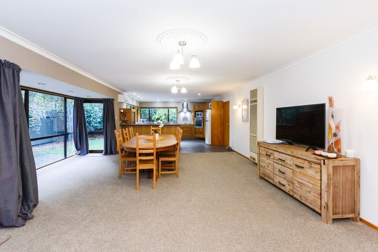Photo of property in 4 Dresdan Court, Hokowhitu, Palmerston North, 4410