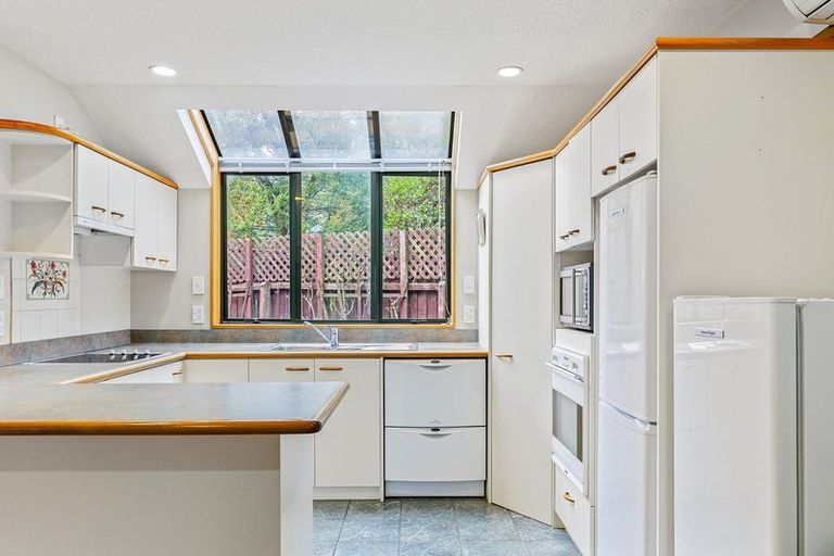 Photo of property in 2/120 Memorial Avenue, Burnside, Christchurch, 8053