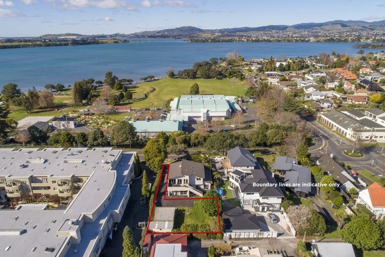 Photo of property in 337 Devonport Road, Tauranga, 3110