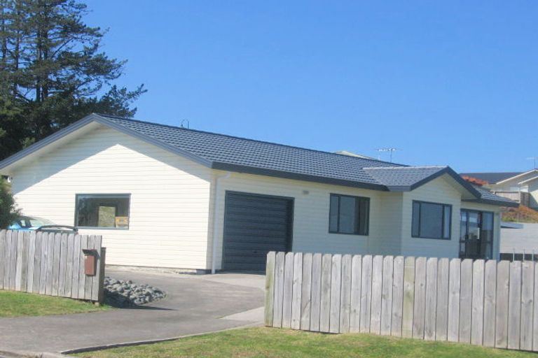 Photo of property in 4 Christa Court, Whitianga, 3510