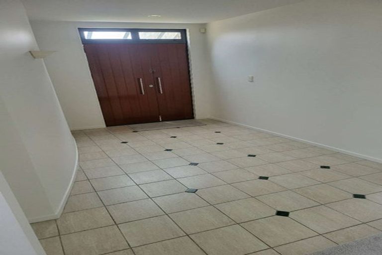 Photo of property in 20 Te Hoe Grove, Pinehill, Auckland, 0632