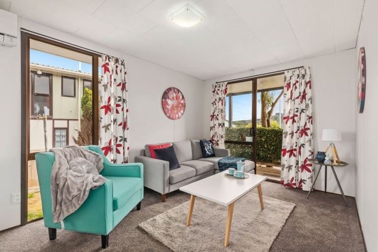 Photo of property in 2 Mcmanaway Grove, Stokes Valley, Lower Hutt, 5019