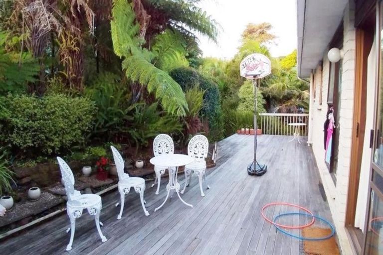 Photo of property in 2/9 Seaton Road, Murrays Bay, Auckland, 0630