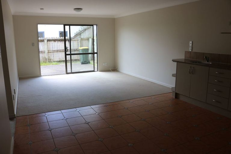 Photo of property in 26 Canary Place, Unsworth Heights, Auckland, 0632