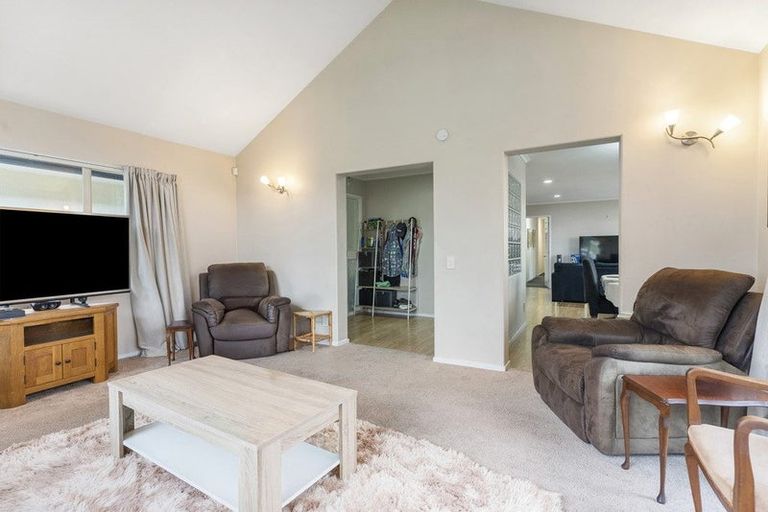 Photo of property in 24 Corta Bella Place, Golflands, Auckland, 2013