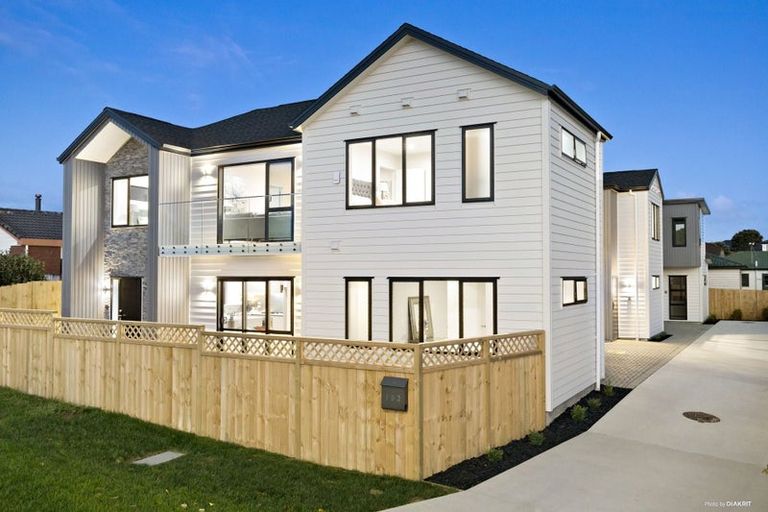 Photo of property in 152a Botany Road, Botany Downs, Auckland, 2010