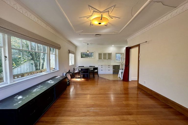 Photo of property in 54 Moana Road, Kelburn, Wellington, 6012