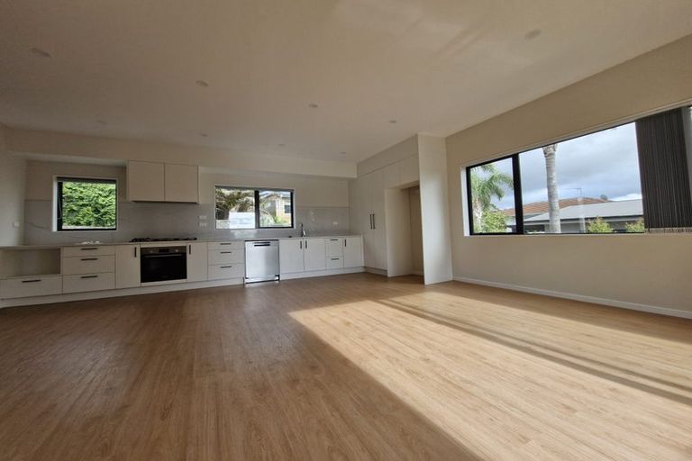 Photo of property in 4d Deep Creek Road, Torbay, Auckland, 0630