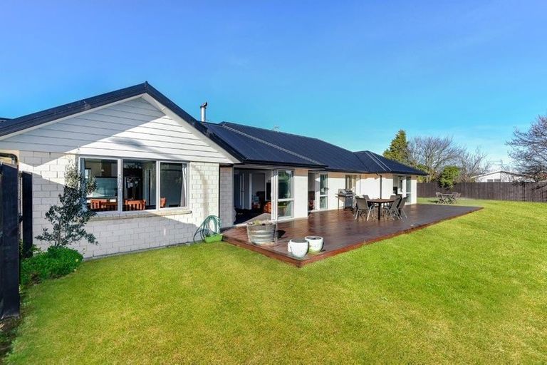 Photo of property in 6 Dundee Close, Darfield, 7510