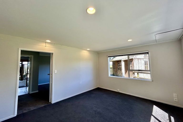 Photo of property in 32 Christian Road, Swanson, Auckland, 0614