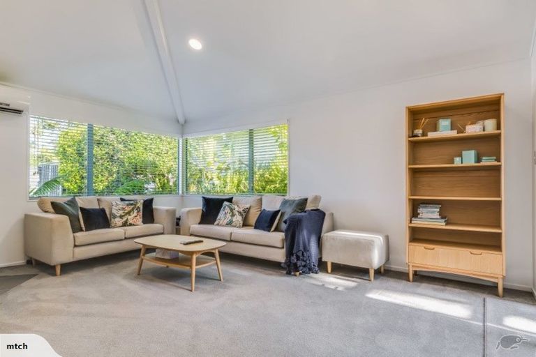 Photo of property in 1/39 Seaton Road, Murrays Bay, Auckland, 0630
