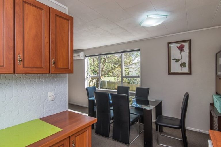 Photo of property in 32 Hookway Grove, Paraparaumu, 5032