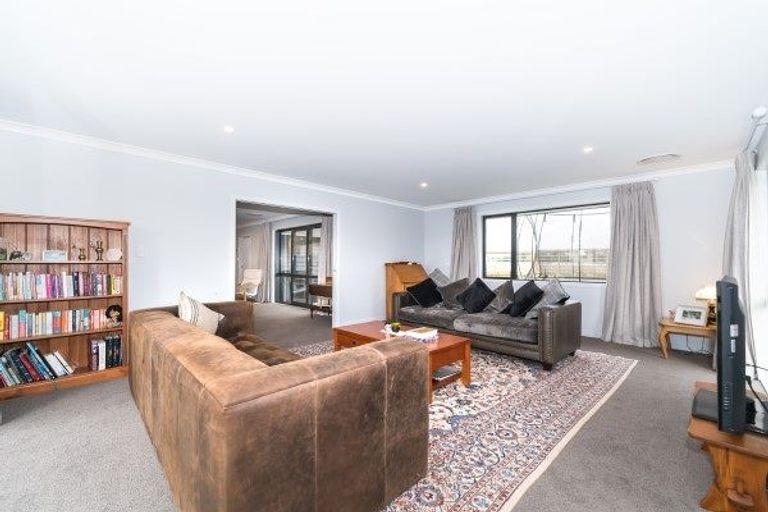 Photo of property in 5 Grand Oaks Drive, Awapuni, Palmerston North, 4412