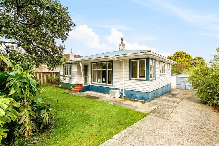 Photo of property in 118 Forrest Hill Road, Forrest Hill, Auckland, 0620