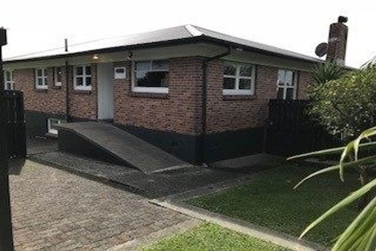 Photo of property in 9 Harding Avenue, Te Atatu South, Auckland, 0610