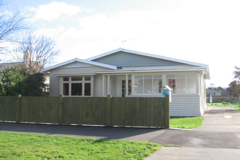 Photo of property in 41 Saint Johns Avenue, Palmerston North, 4414