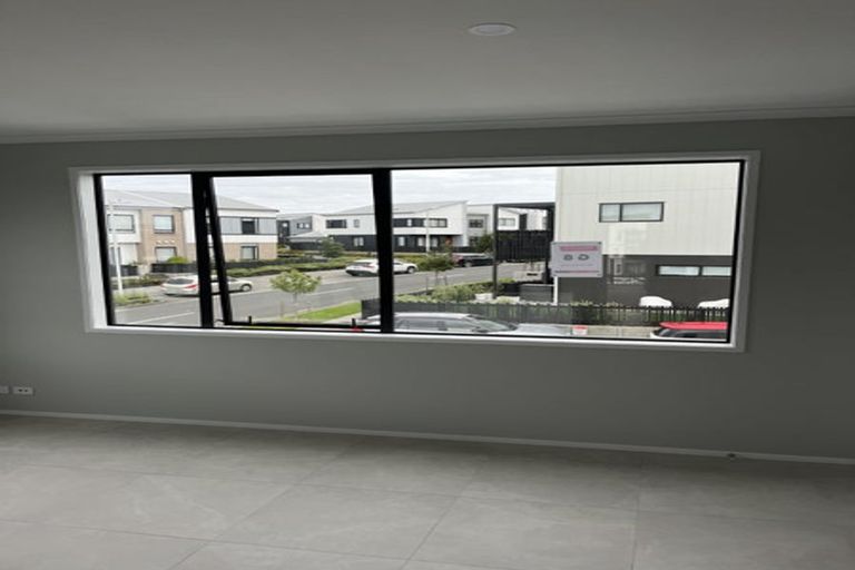 Photo of property in 4/1 Ko Roa Lane, Hobsonville, 0616