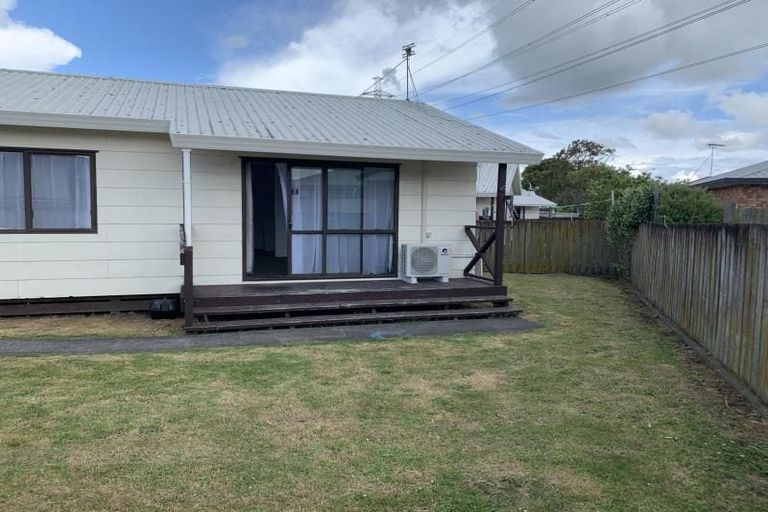 Photo of property in 2/31 Aeronautic Road, Takanini, 2112