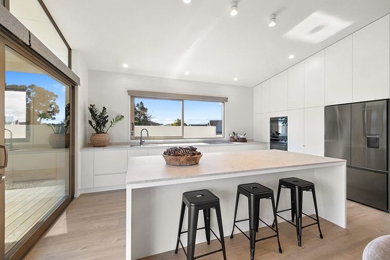 Photo of property in 63c Mangorei Road, Strandon, New Plymouth, 4312