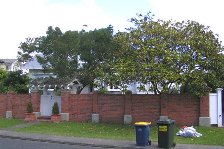 Photo of property in 12 Clifton Road, Hauraki, Auckland, 0622