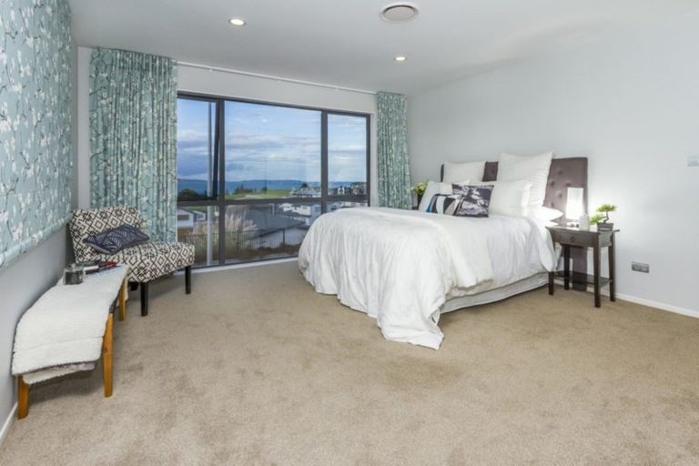 Photo of property in 37 Te Oneroa Way, Long Bay, Auckland, 0630